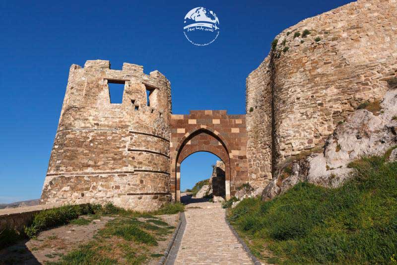 ورودی قلعه وان