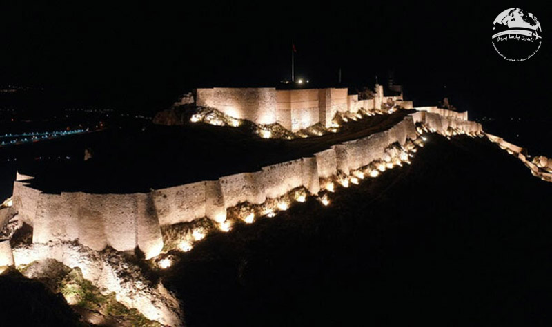 هتل نزدیک قلعه وان