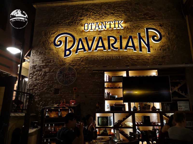 رستوارن نزدیک دریا در آنتالیا